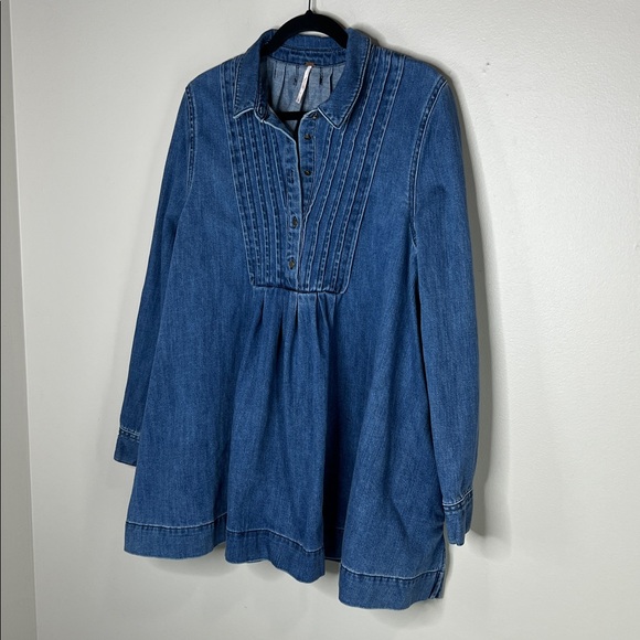 Free People 100% Cotton Baby Blues Denim Swing Oversized Tunic Top size Small - Picture 3 of 14
